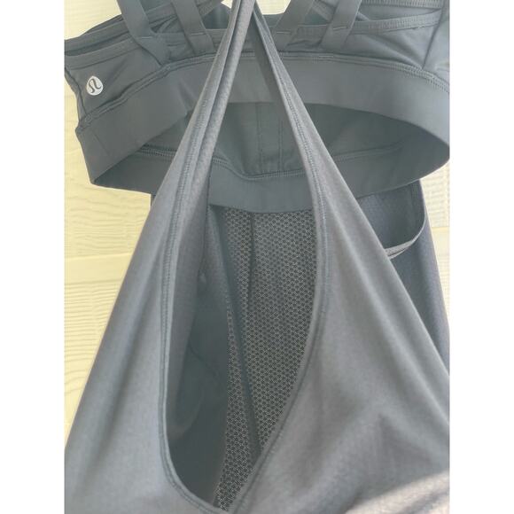Lululemon  Black Tank top size 6 with built in sports bra - Picture 4 of 7